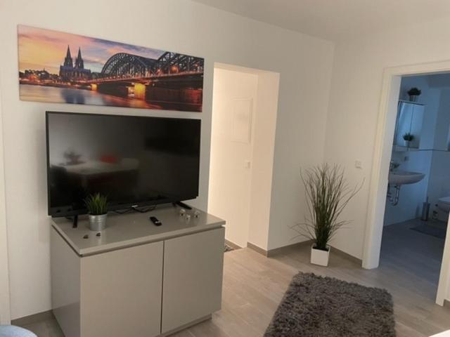 Sunset - Du, Deine Truppe Und Eine Einzigartige Stadt - Köln Rum bild